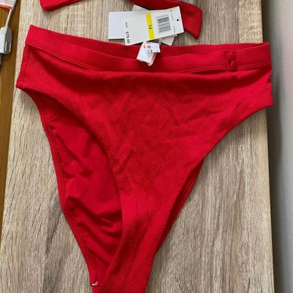 NWT Red Carter Bikini size small top & medium bottom - Picture 3 of 3